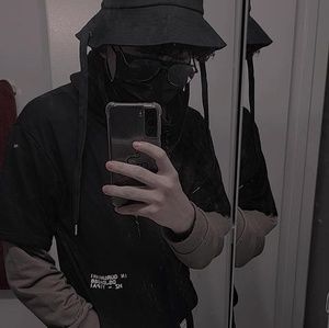 Meet your Posher, Christopher